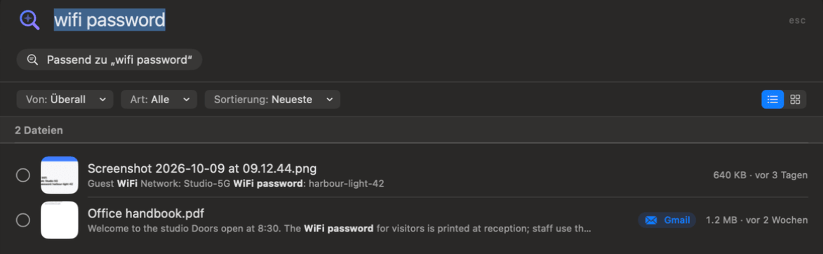 Die Suche nach „wifi password“ findet ein Bildschirmfoto und ein PDF, mit den passenden Wörtern jeweils hervorgehoben