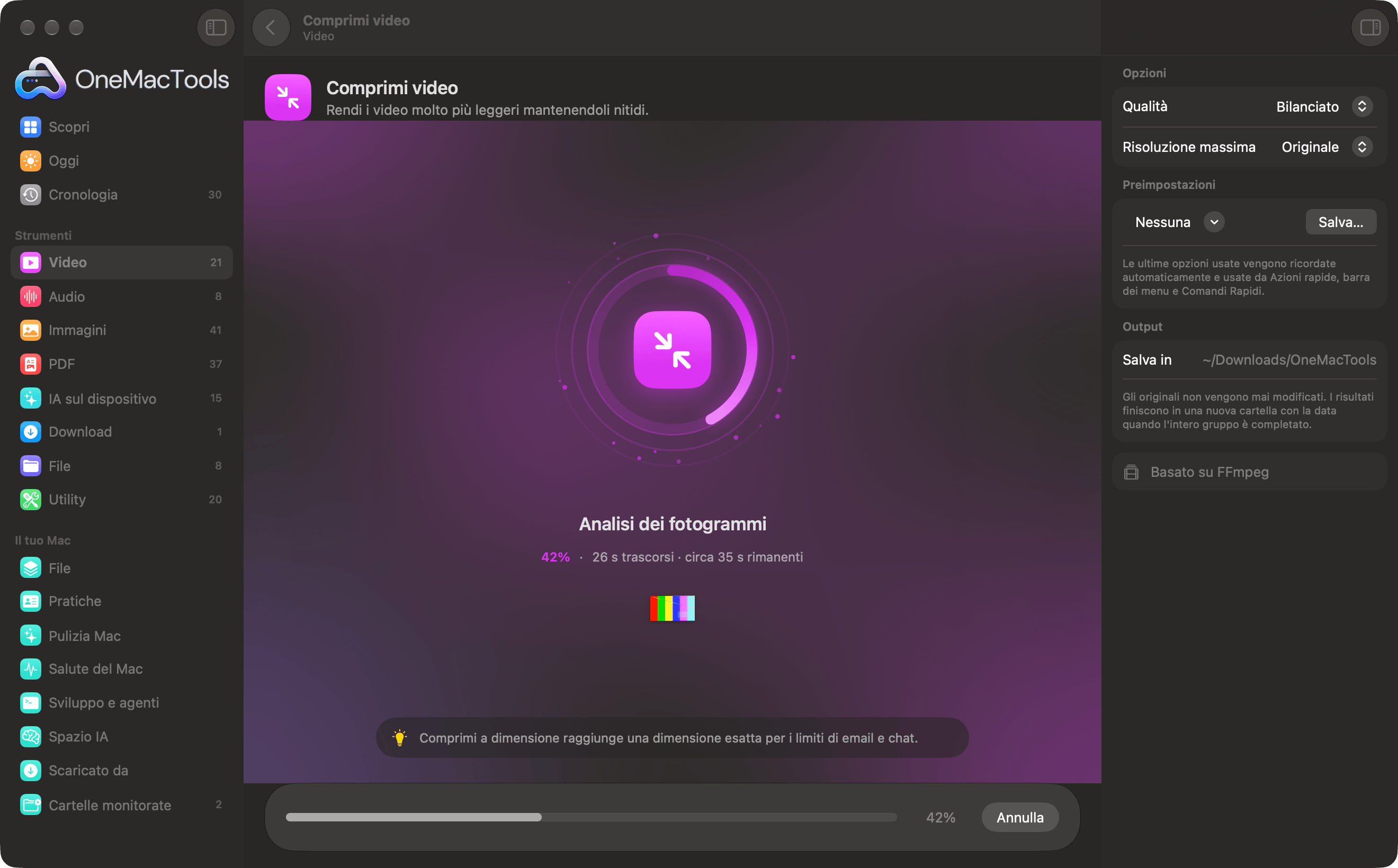 OneMacTools che comprime un video, con un anello di avanzamento al 42%, la fase in corso, il tempo rimanente e un consiglio