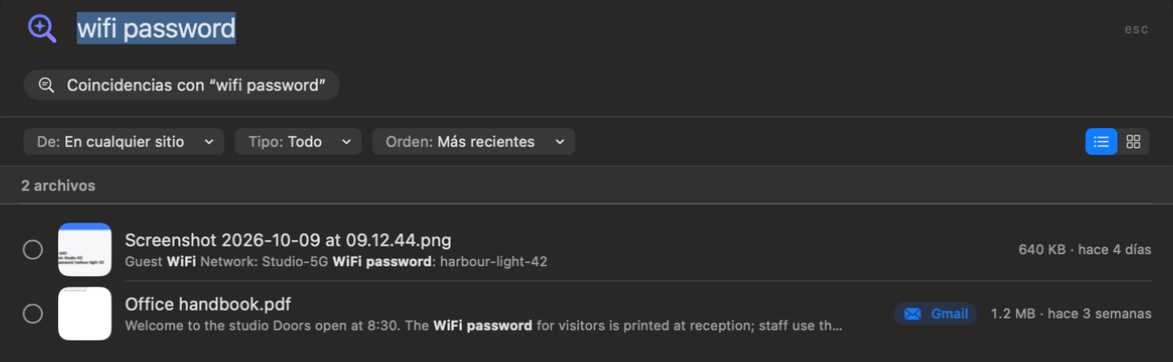 Al buscar “contraseña wifi” aparecen una captura de pantalla y un PDF, con las palabras coincidentes resaltadas en cada uno