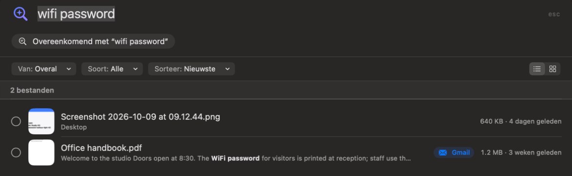 Zoeken op “wifi wachtwoord” vindt een schermafbeelding en een PDF, met de gevonden woorden in elk gemarkeerd