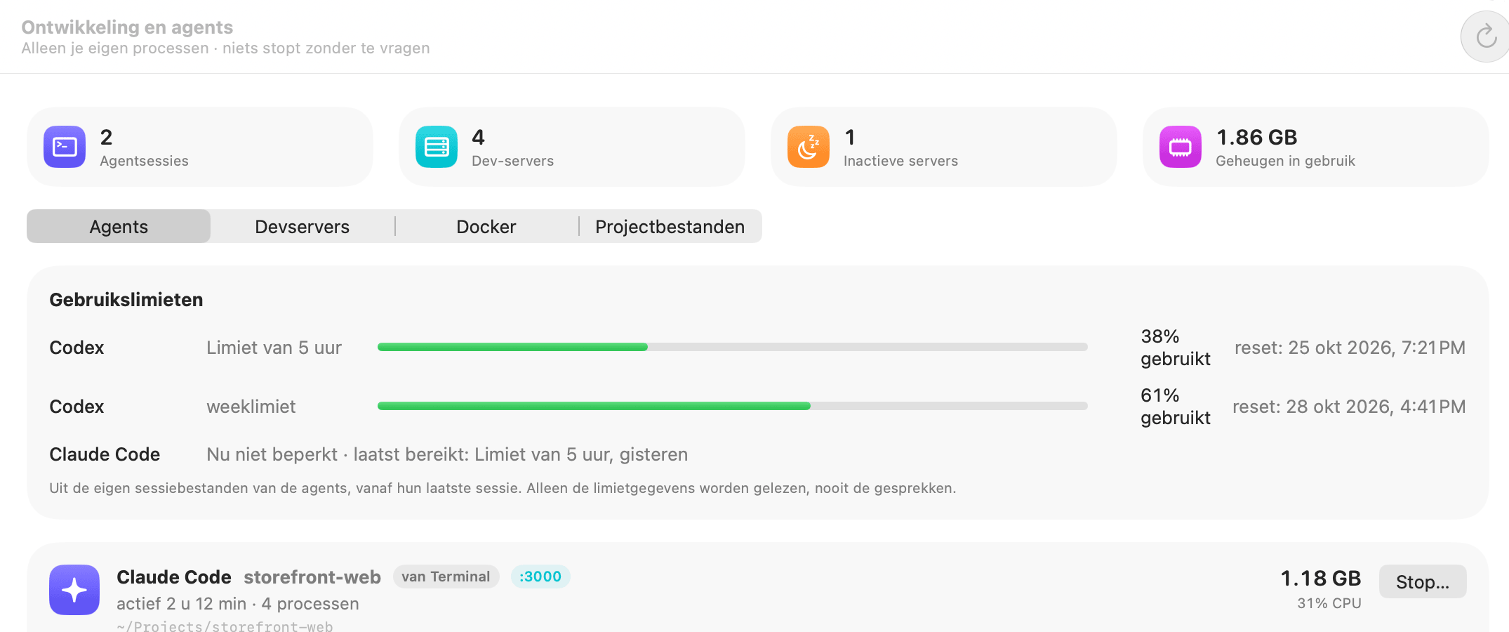 OneMacTools Ontwikkeling en agents: gebruikslimieten (Codex heeft 38% van zijn limiet per 5 uur en 61% van zijn weeklimiet gebruikt, Claude Code nu niet beperkt) boven een Claude Code-sessie in storefront-web met wat die heeft gestart, geheugen, CPU en een Stop-knop