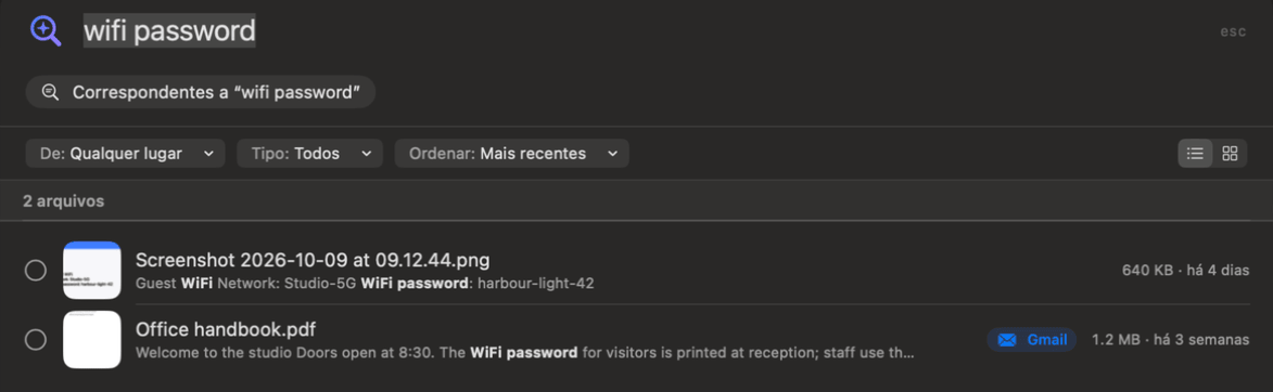 Buscar “senha do wifi” encontra uma captura de tela e um PDF, com as palavras correspondentes destacadas em cada um