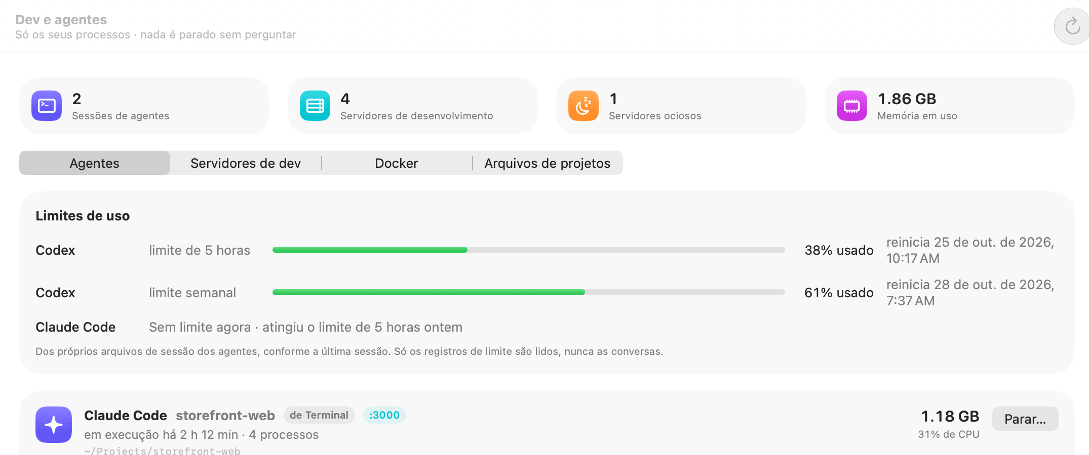 Dev e agentes do OneMacTools: limites de uso (Codex com 38% do limite de 5 horas e 61% do limite semanal usados, Claude Code sem limite no momento) acima de uma sessão do Claude Code em storefront-web com o que ela iniciou, memória, CPU e um botão Parar
