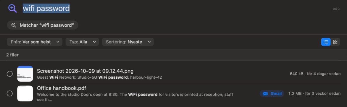 En sökning på ”wifi-lösenord” hittar en skärmavbild och en PDF, med de matchande orden markerade i båda