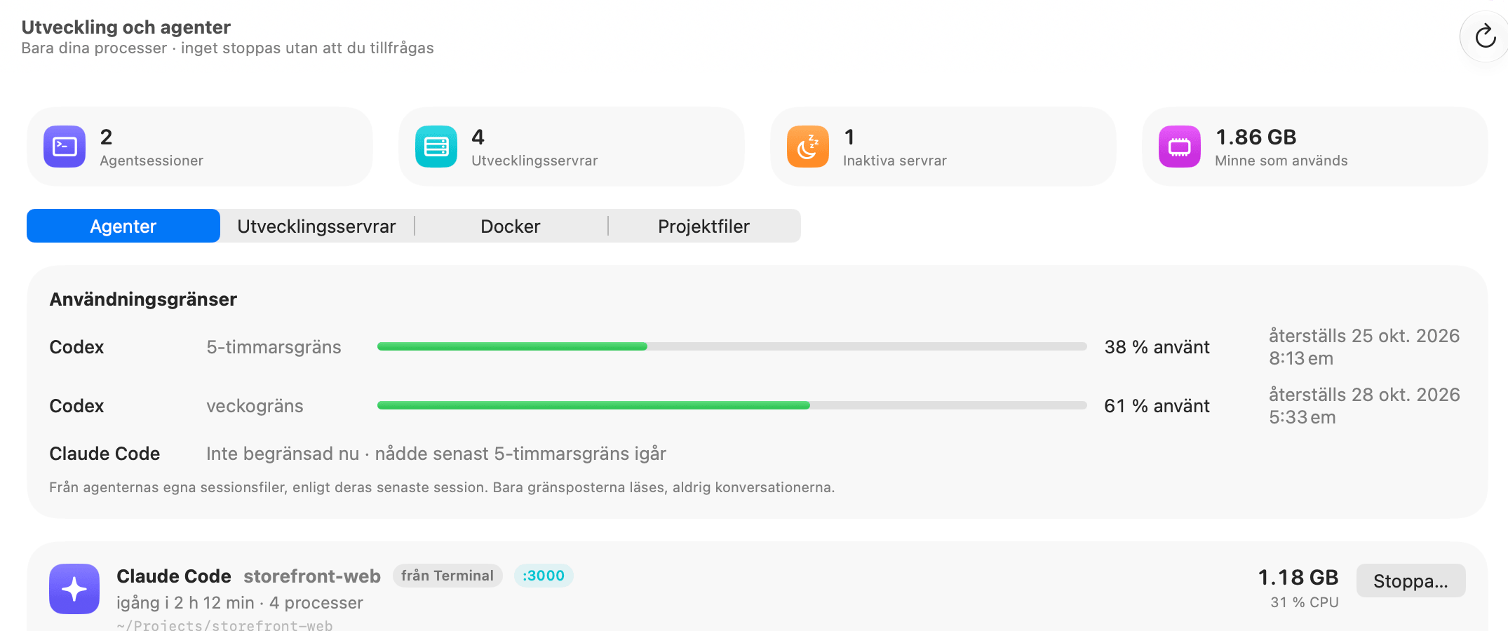 OneMacTools Utveckling och agenter: användningsgränser (Codex har använt 38 % av sin 5-timmarsgräns och 61 % av sin veckogräns, Claude Code är inte begränsat nu) ovanför en Claude Code-session i storefront-web med vad den startade, minne, CPU och en Stopp-knapp
