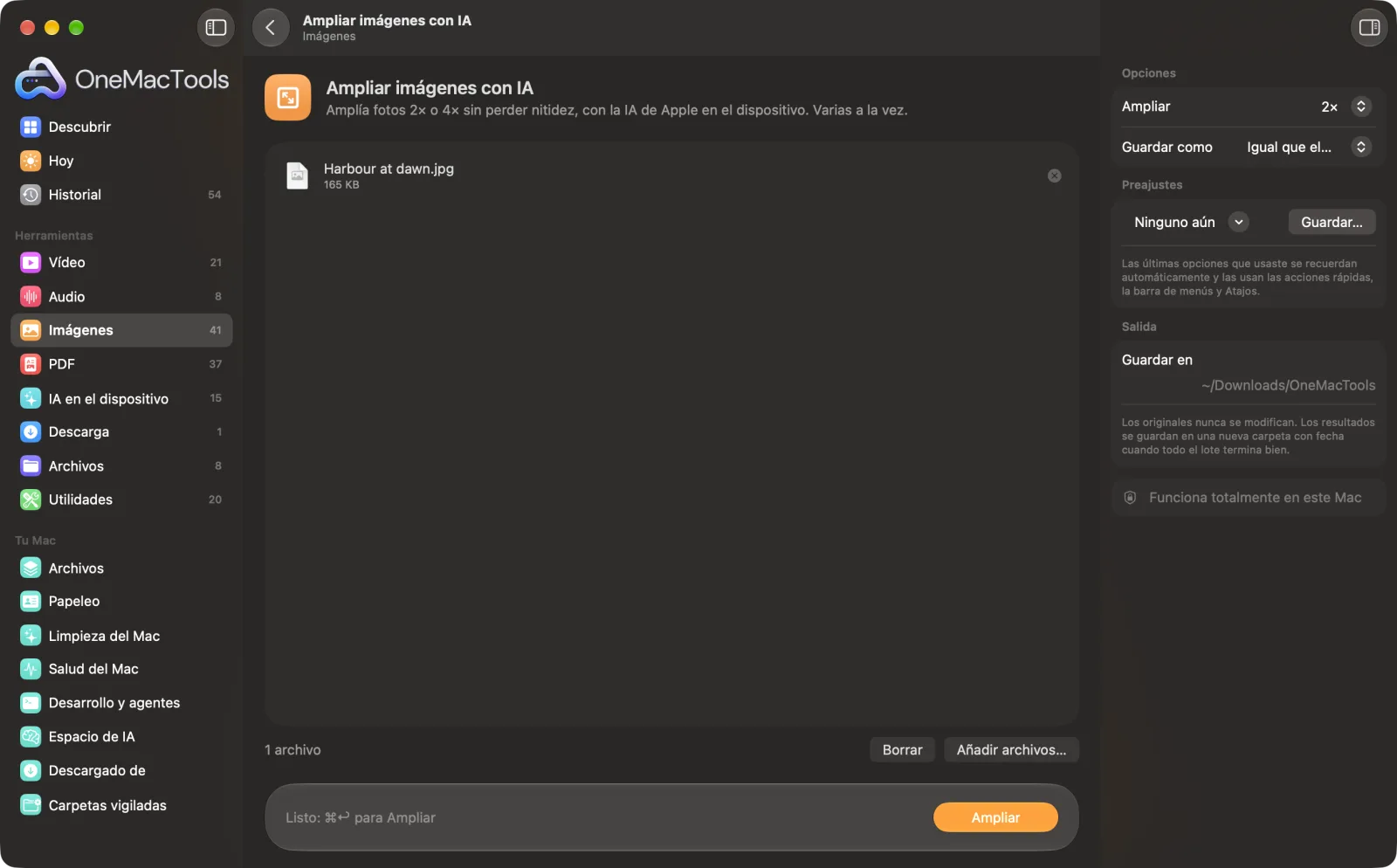 Ampliar imágenes con IA en OneMacTools en un Mac, con archivos de ejemplo y sus opciones