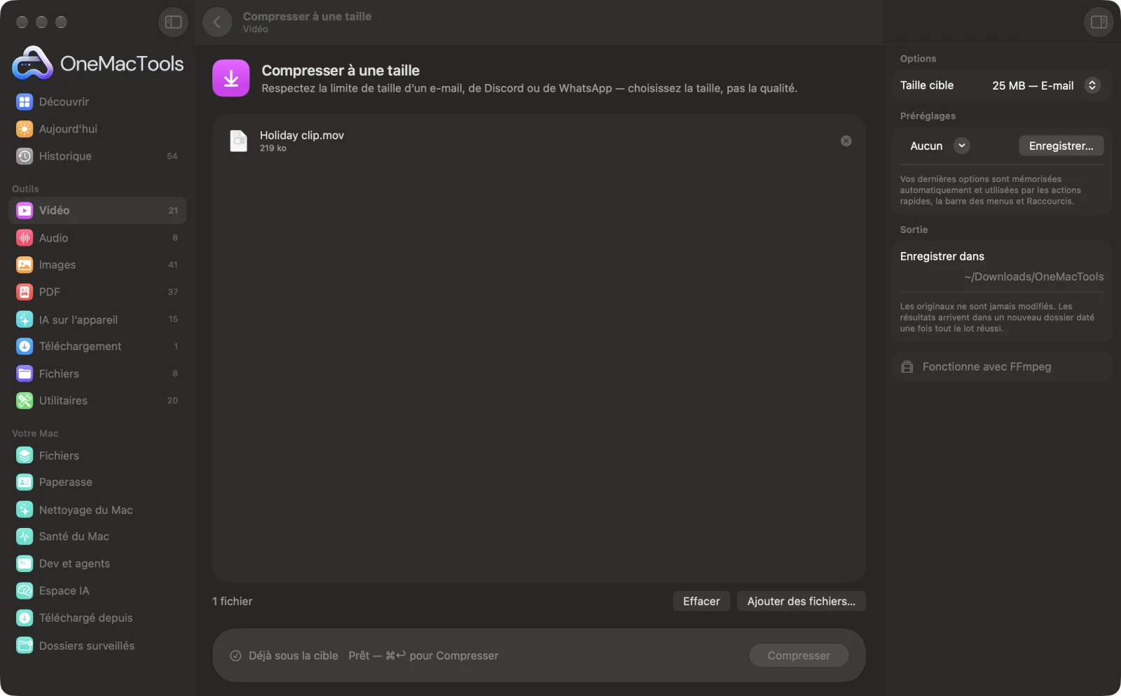 Compresser à une taille dans OneMacTools, avec des fichiers d’exemple chargés et le panneau d’options ouvert