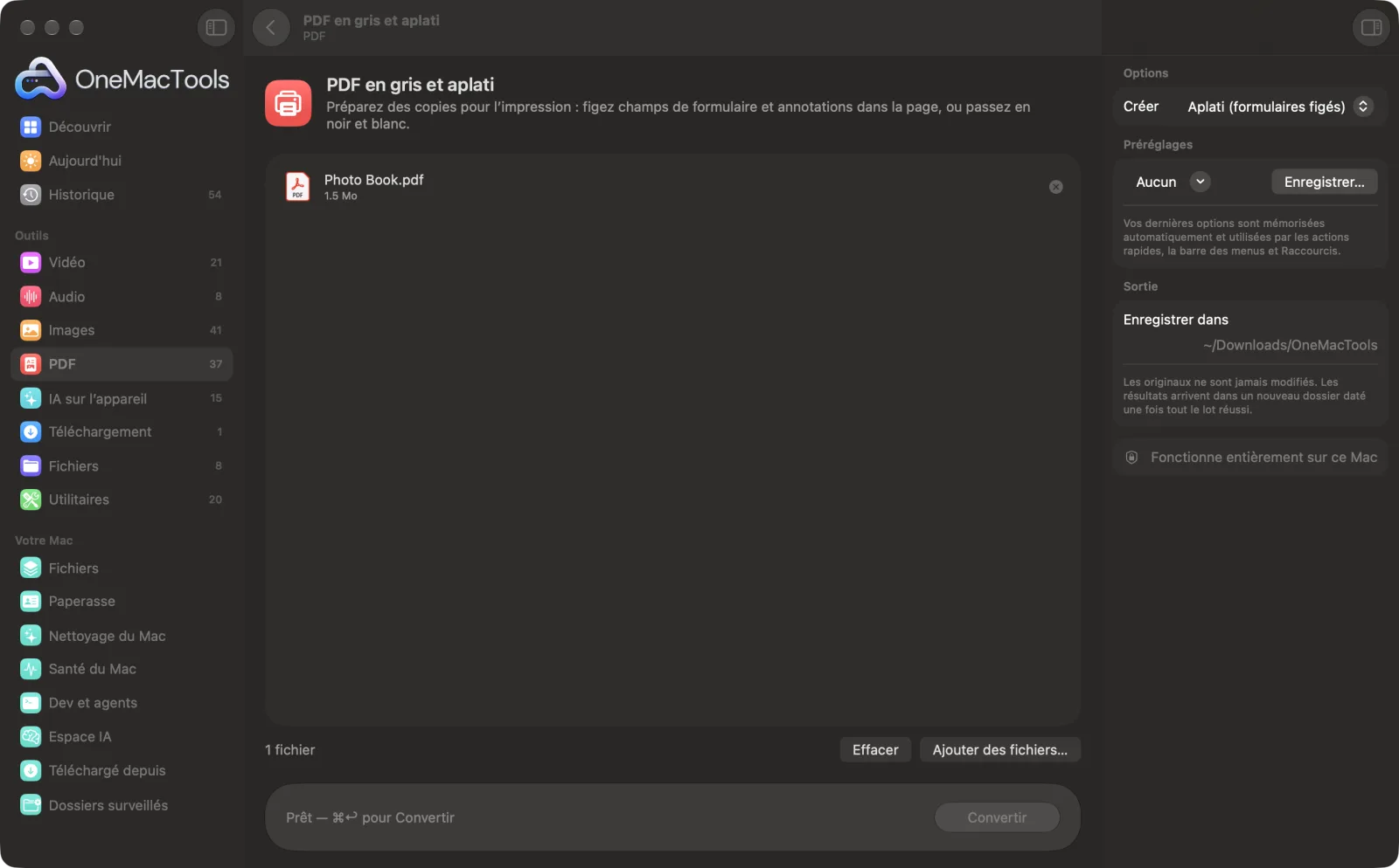 PDF en gris et aplati dans OneMacTools sur un Mac, avec des fichiers d’exemple et ses options