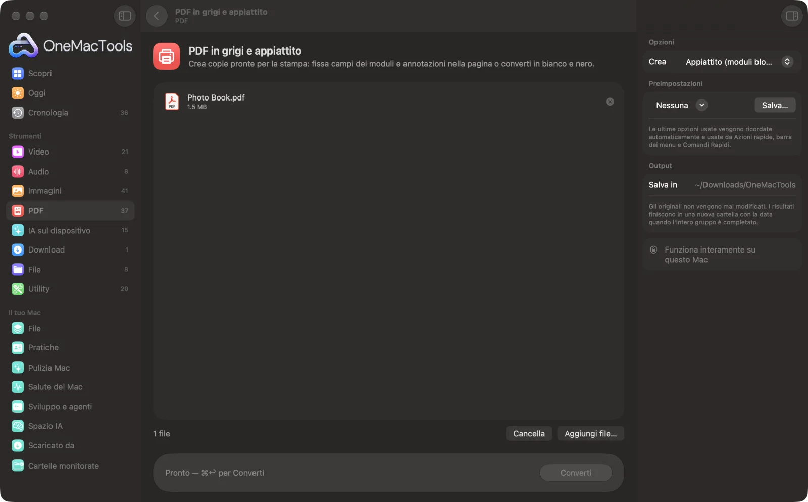 PDF in grigi e appiattito in OneMacTools su un Mac, con file di esempio e le sue opzioni